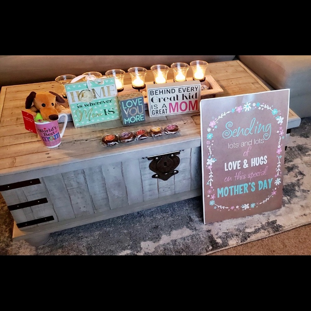 6-Piece Mother’s Day Gift Set w/ Oversized Card